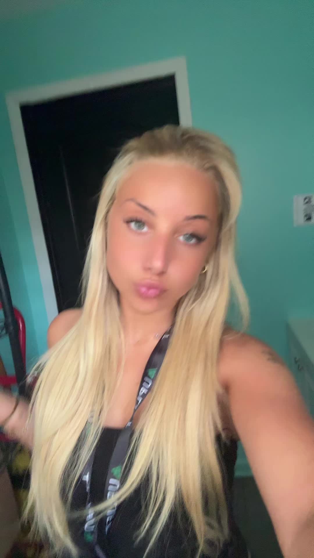 @ariana carvalho