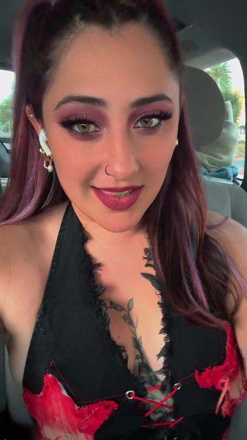 @Kelly 💖 Streamer + Gamer 🎮✨