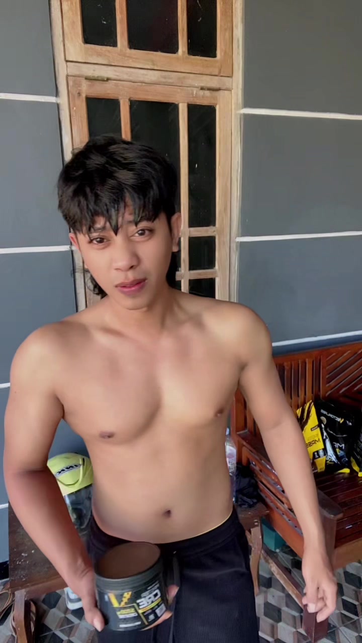 @Pengguna sekitar 