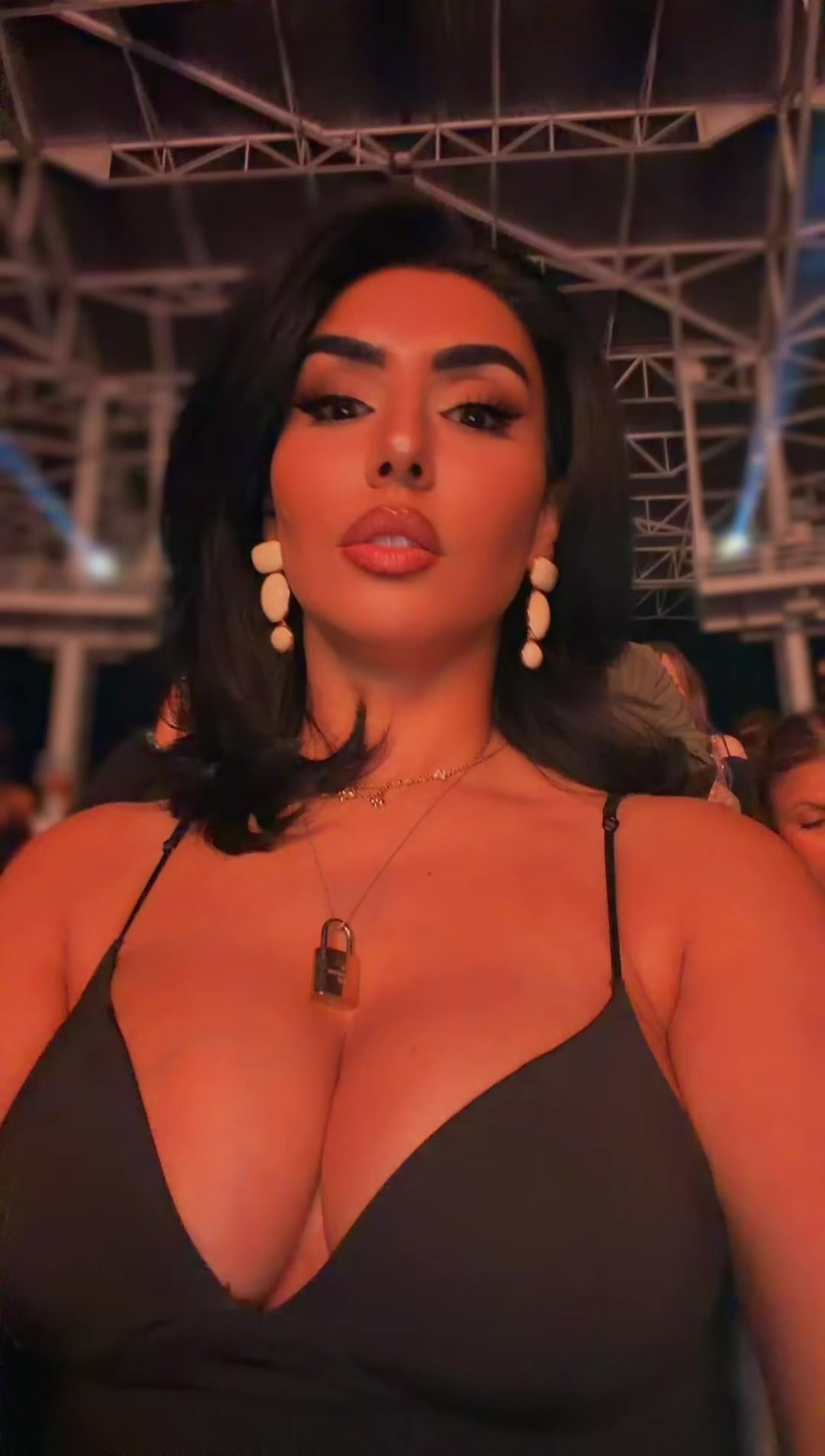 @zarazaherr