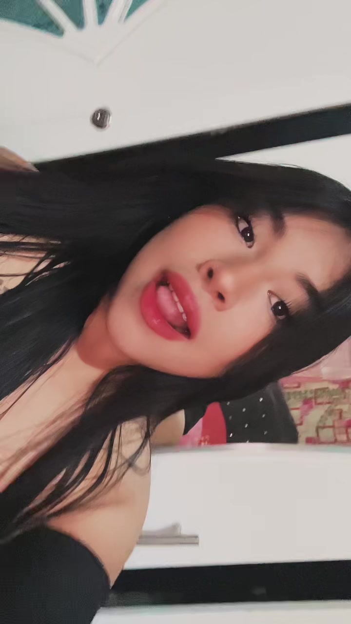 @oliviaarenaz
