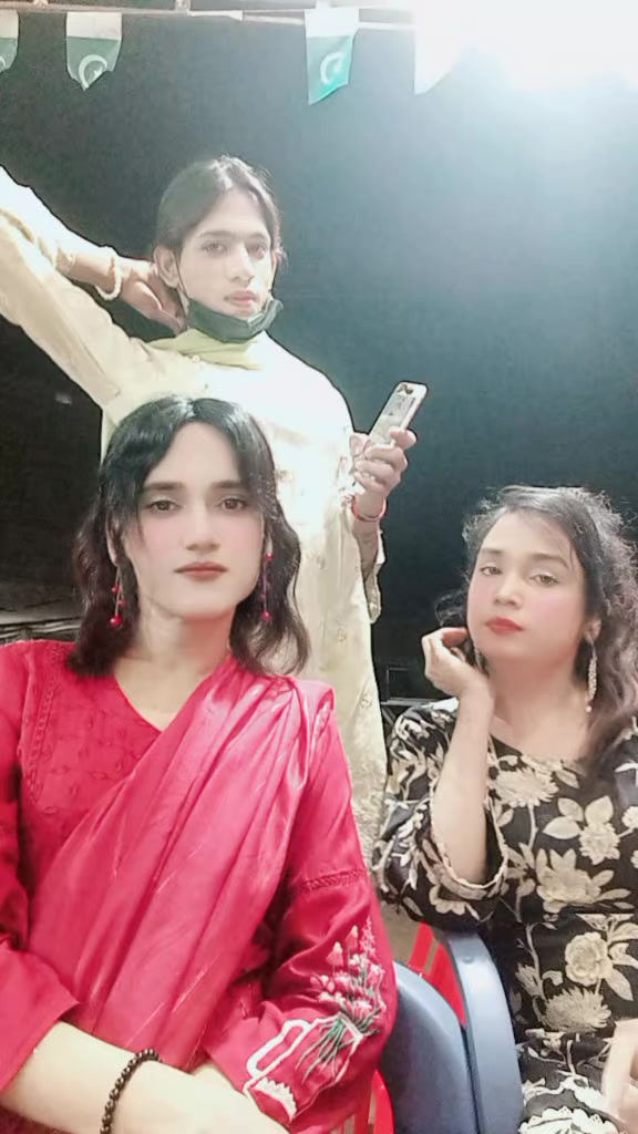@MADAM HAYA SEXY