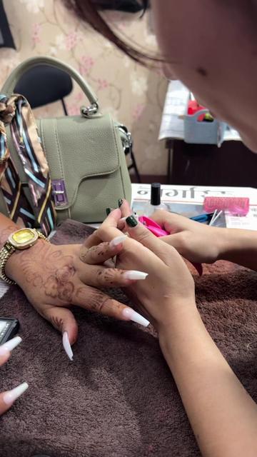 @Nail Hub
