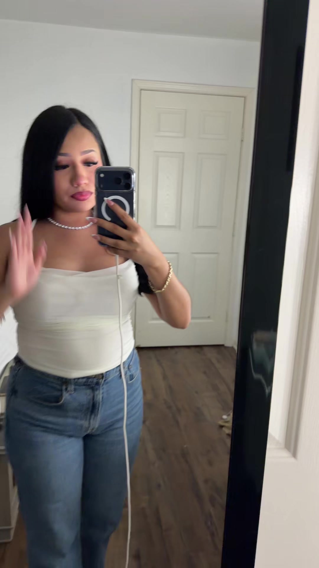 @Bella