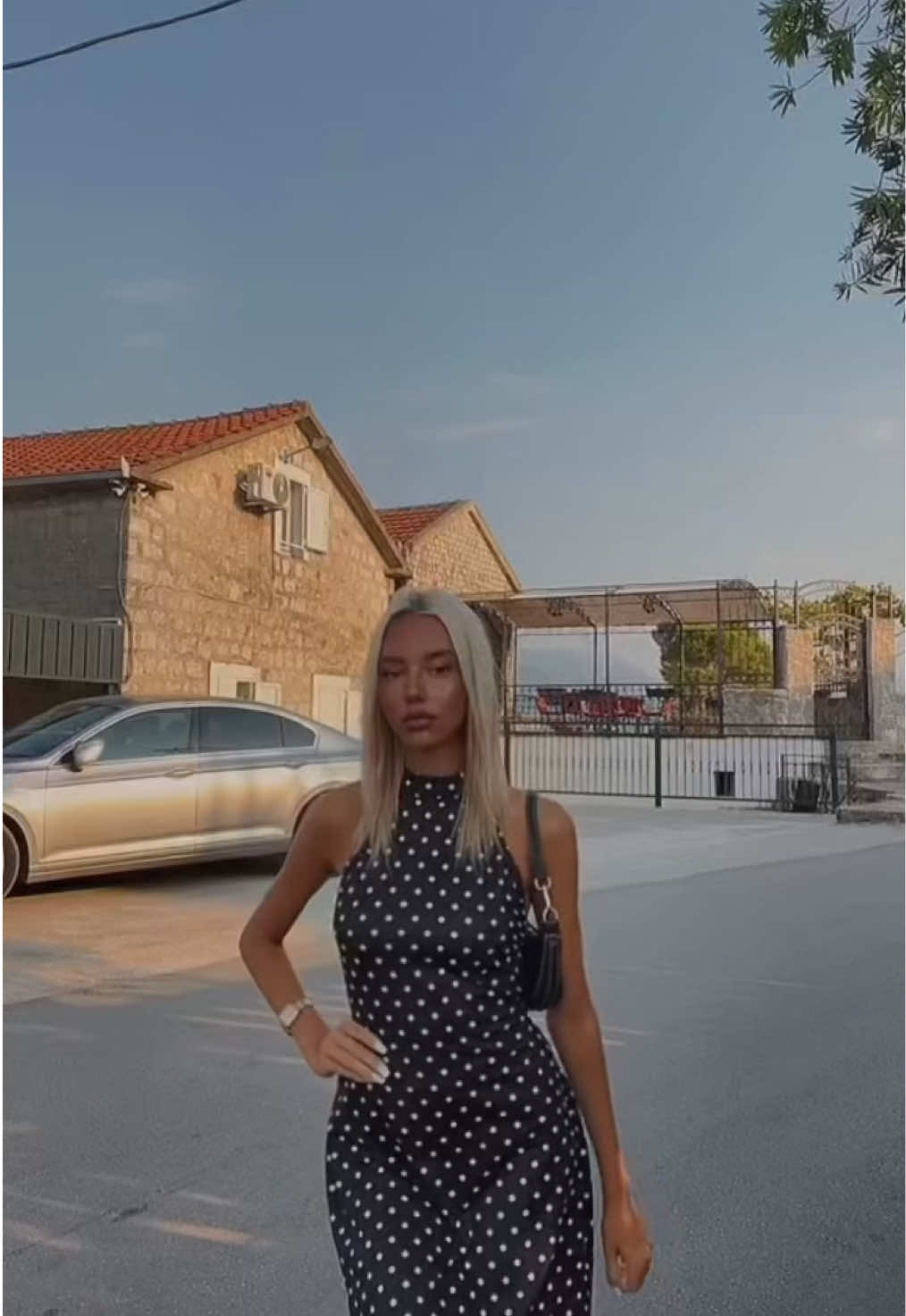 @𝒩