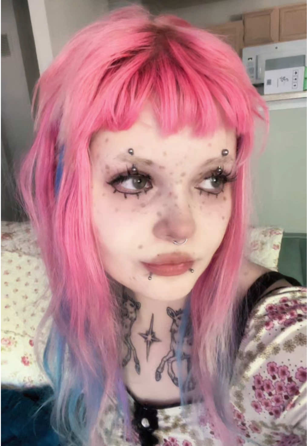 @kneesock