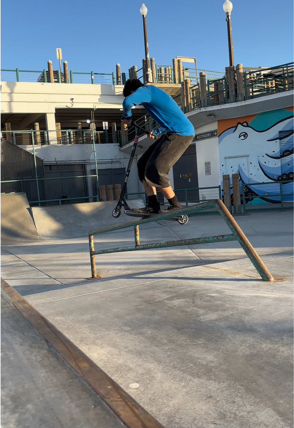 @2belowdanez
