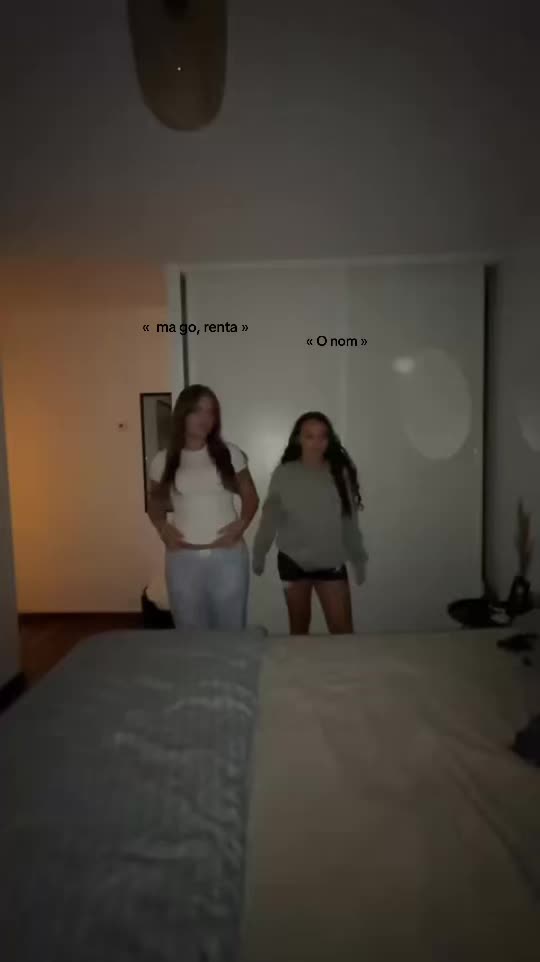 @𝒯
