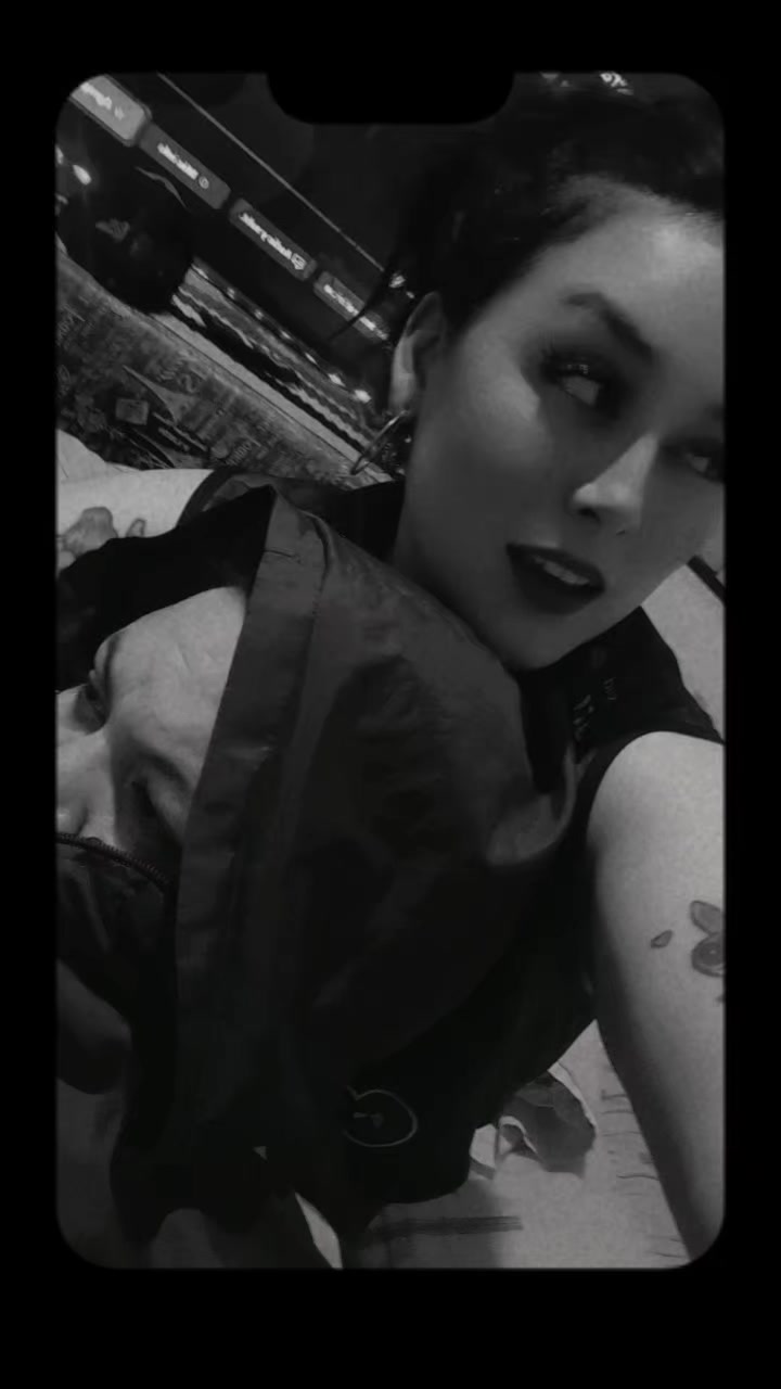 @Miickaa💜🏳️&zwj;🌈