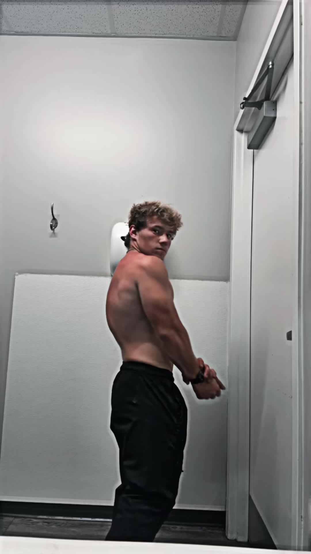@Smallguygavin 🧬