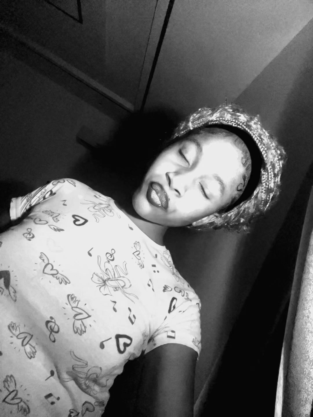 @victöria🧟♀️