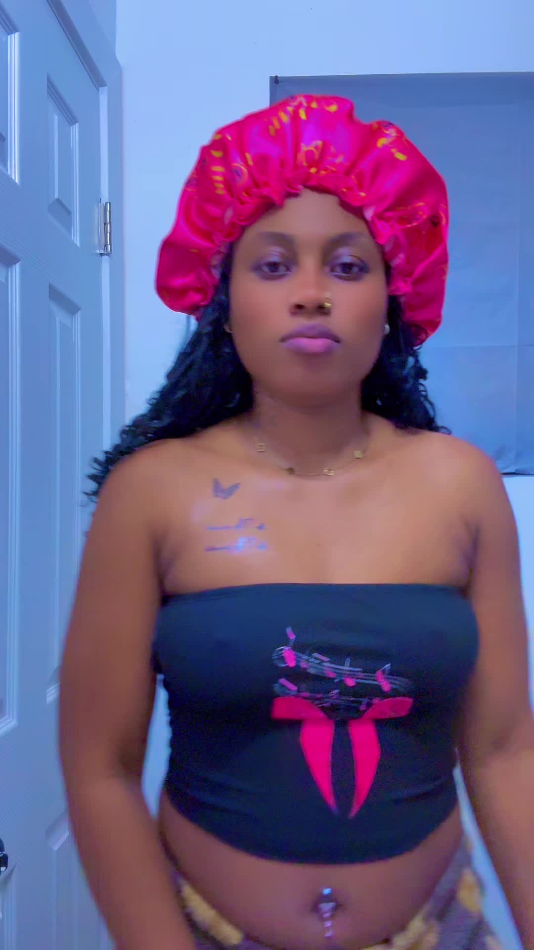 @Queen Chocolate 🍫🌹😘🥵👀