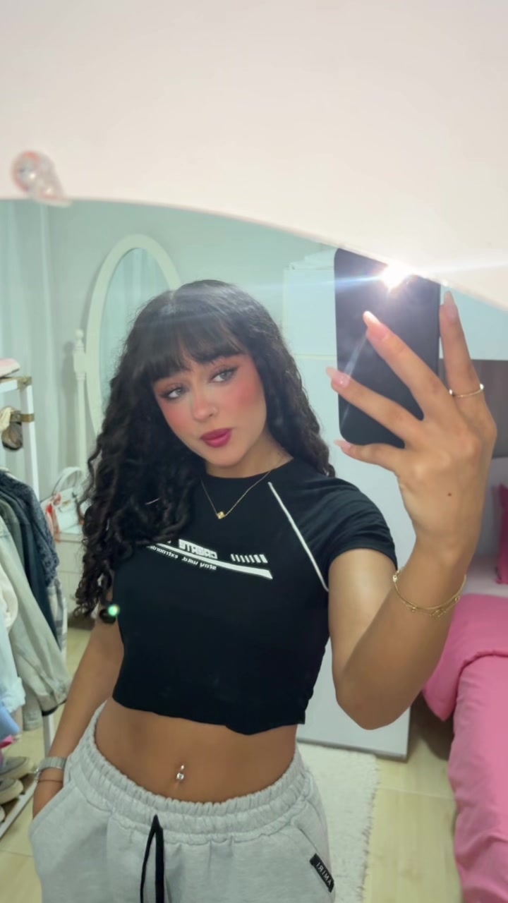 @iihelliyaa