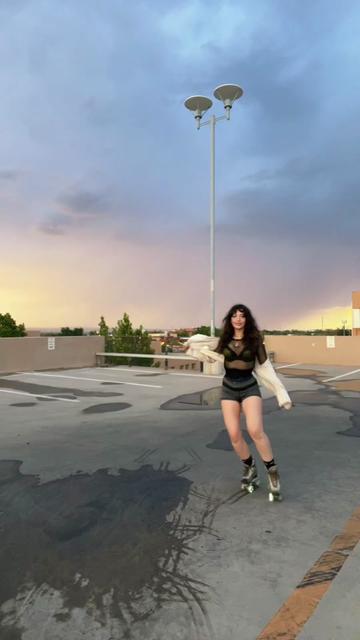 @Jada - Roller Dance Burlesque