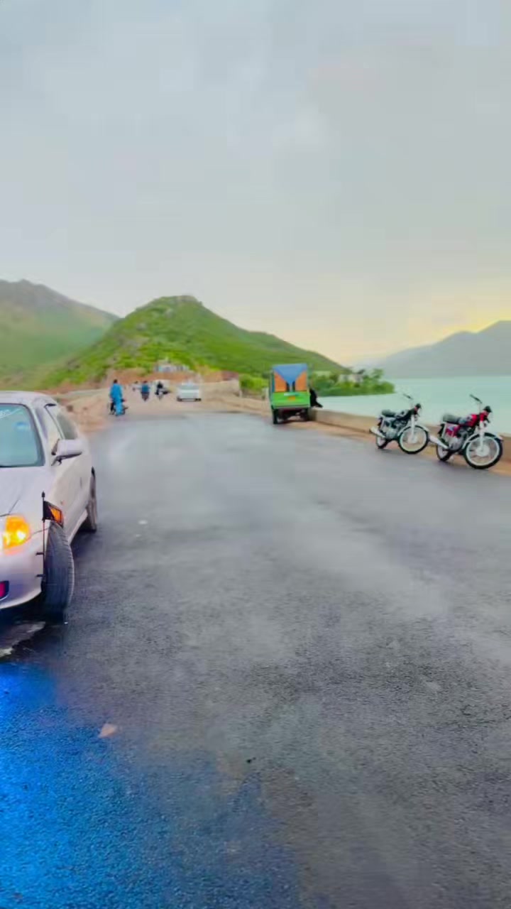 @HOZAIFA KHAN 😎