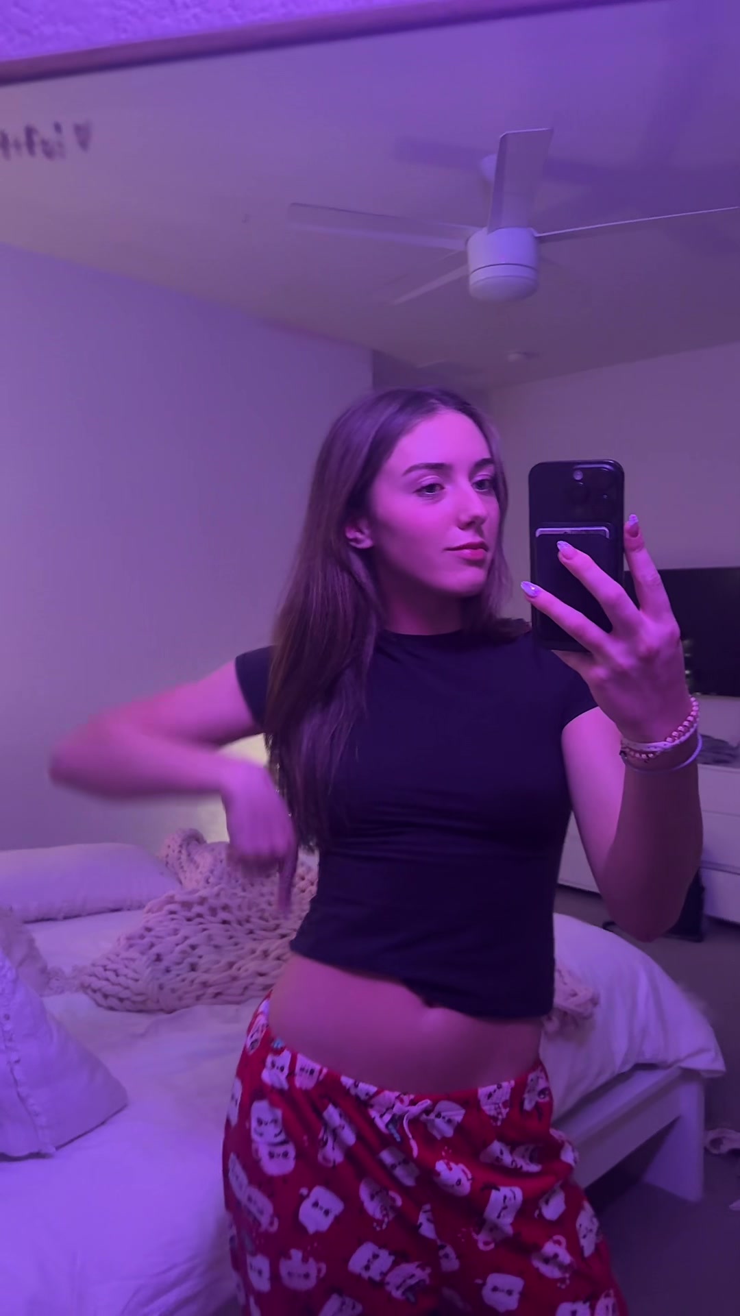 @bella