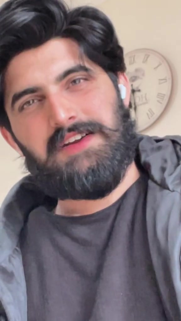 @Hamza Gujjar🇬🇧🇵🇰