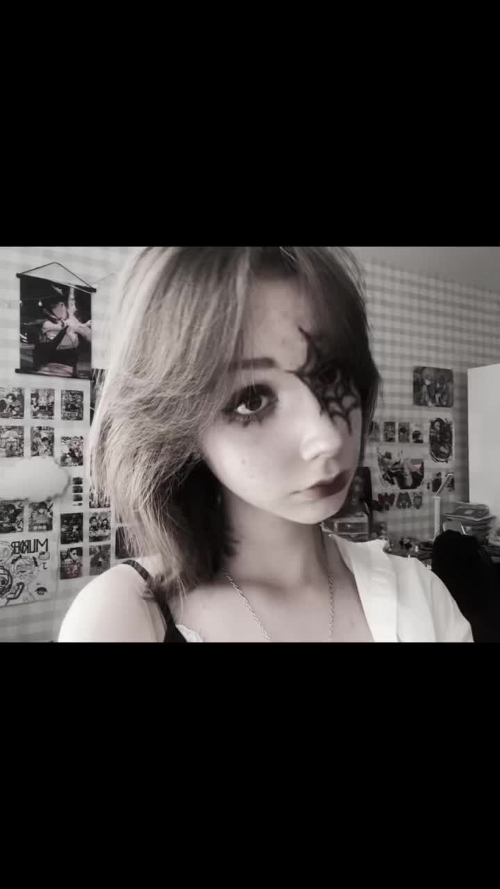 @reina🥀🖤