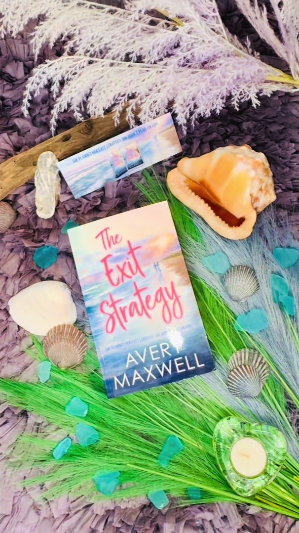 @MissPetiteBrunetteBookBlog