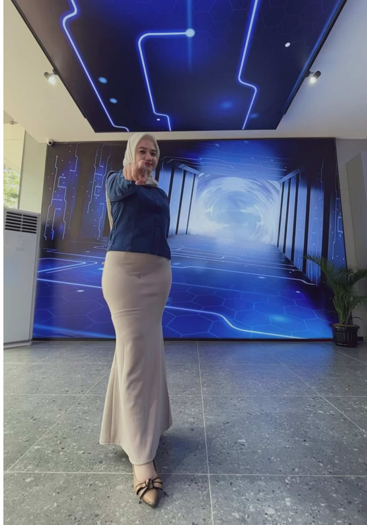 @ 𝓘 𝓝 𝓓 𝓐 𝓗.𝓠𝓾𝓮𝓮𝓷