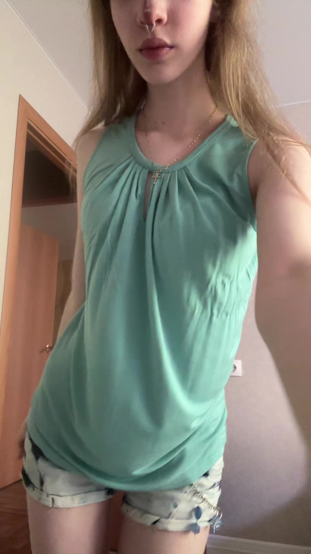 @>_*