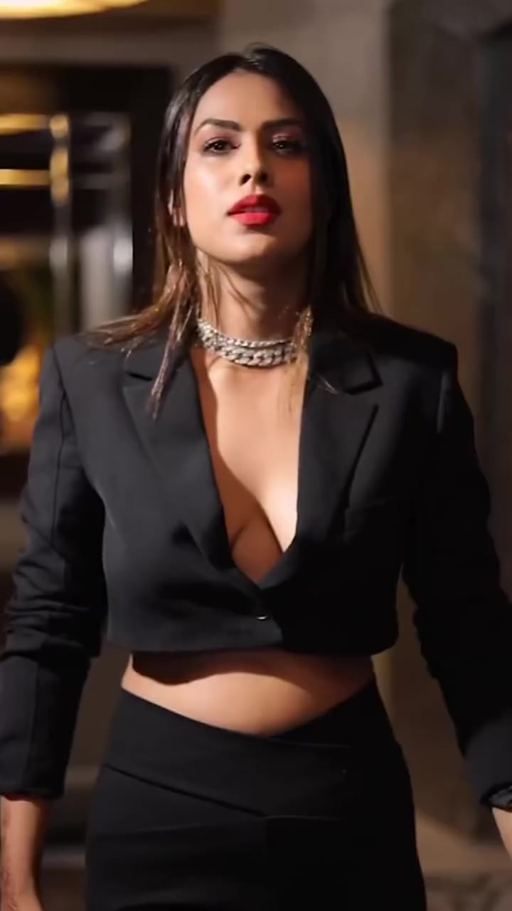 @nia Sharma