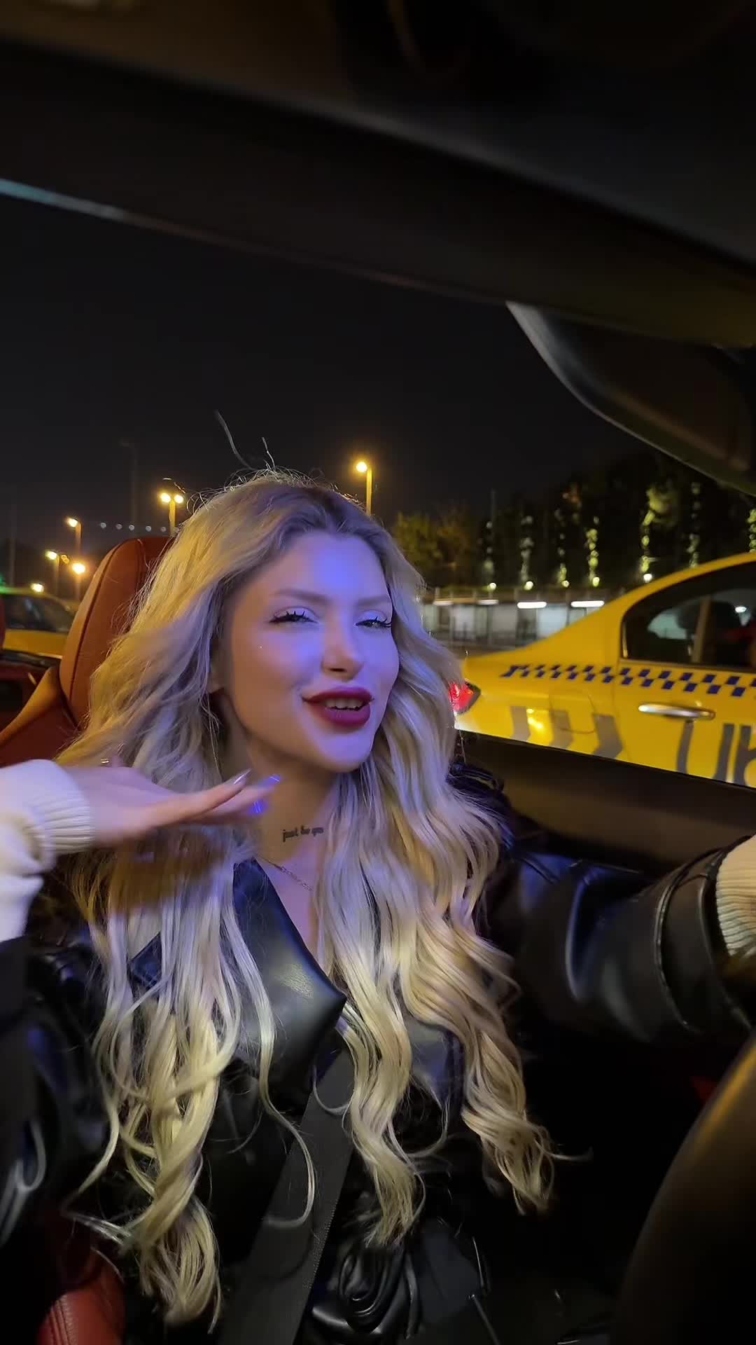 @Ayşeg&uuml;l