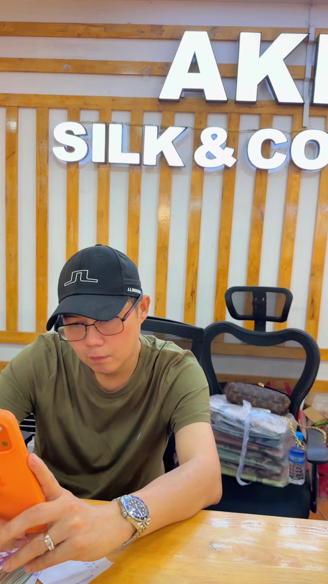 @Akk Silk (official account)
