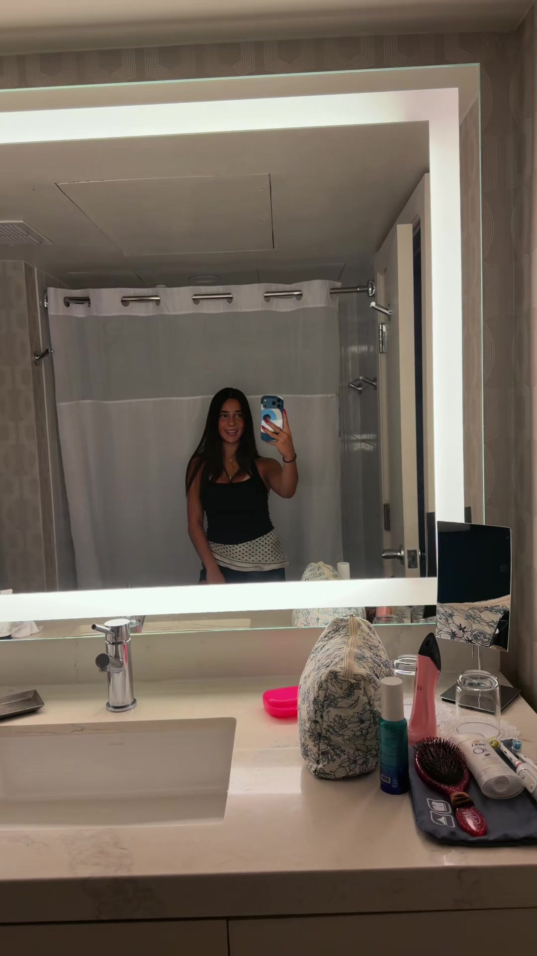 @whoevenisellashay