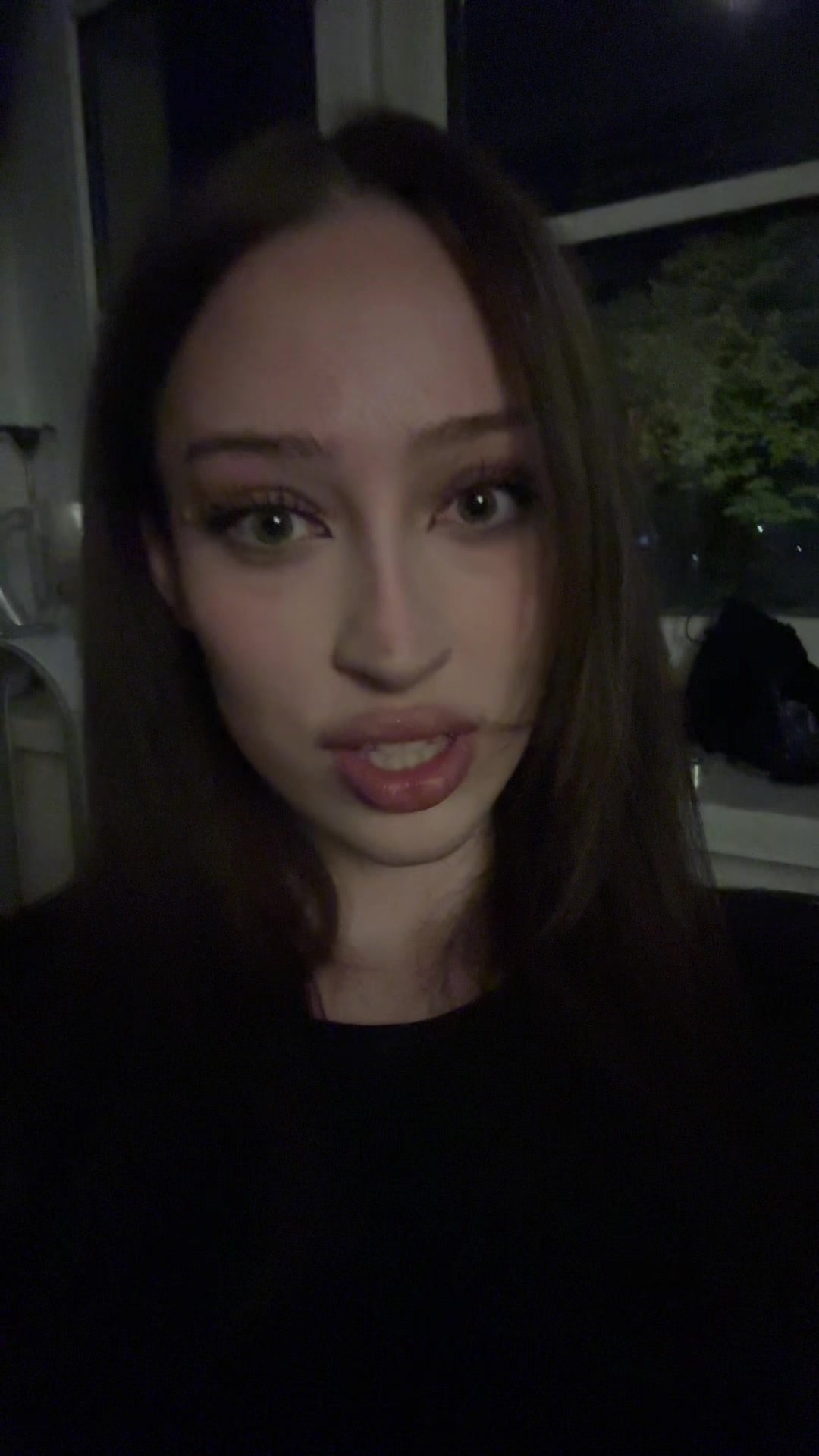 @hellcazlookneon