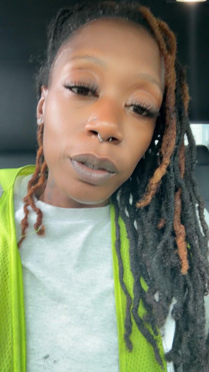 @daqueenzden89