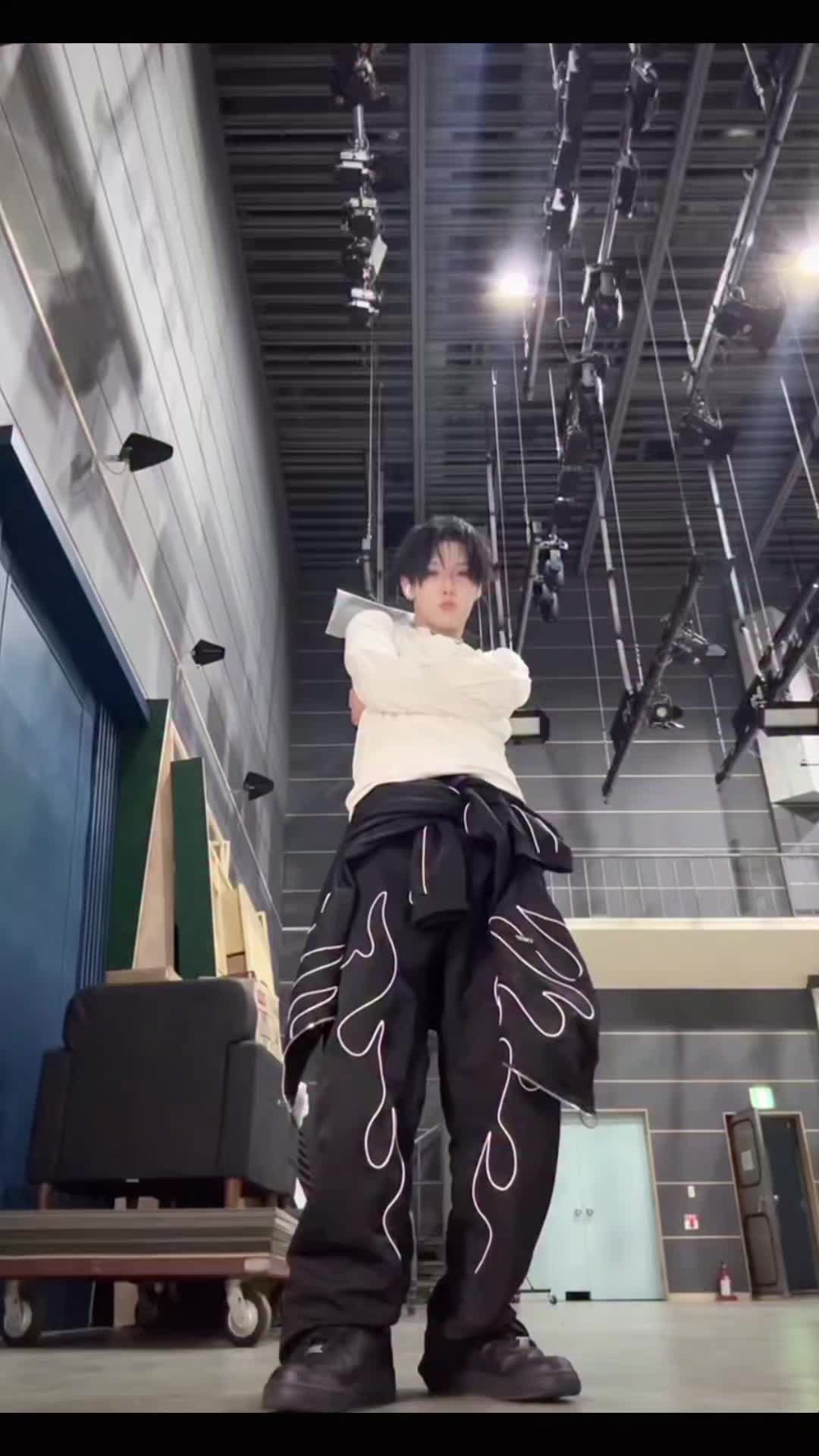 @teumeblee | xue suren debut
