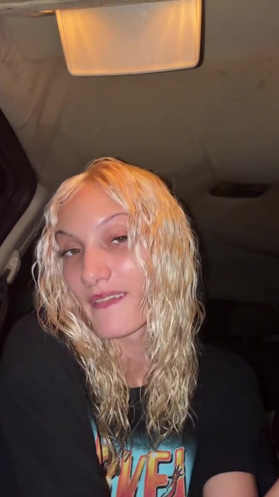 @hollywright23