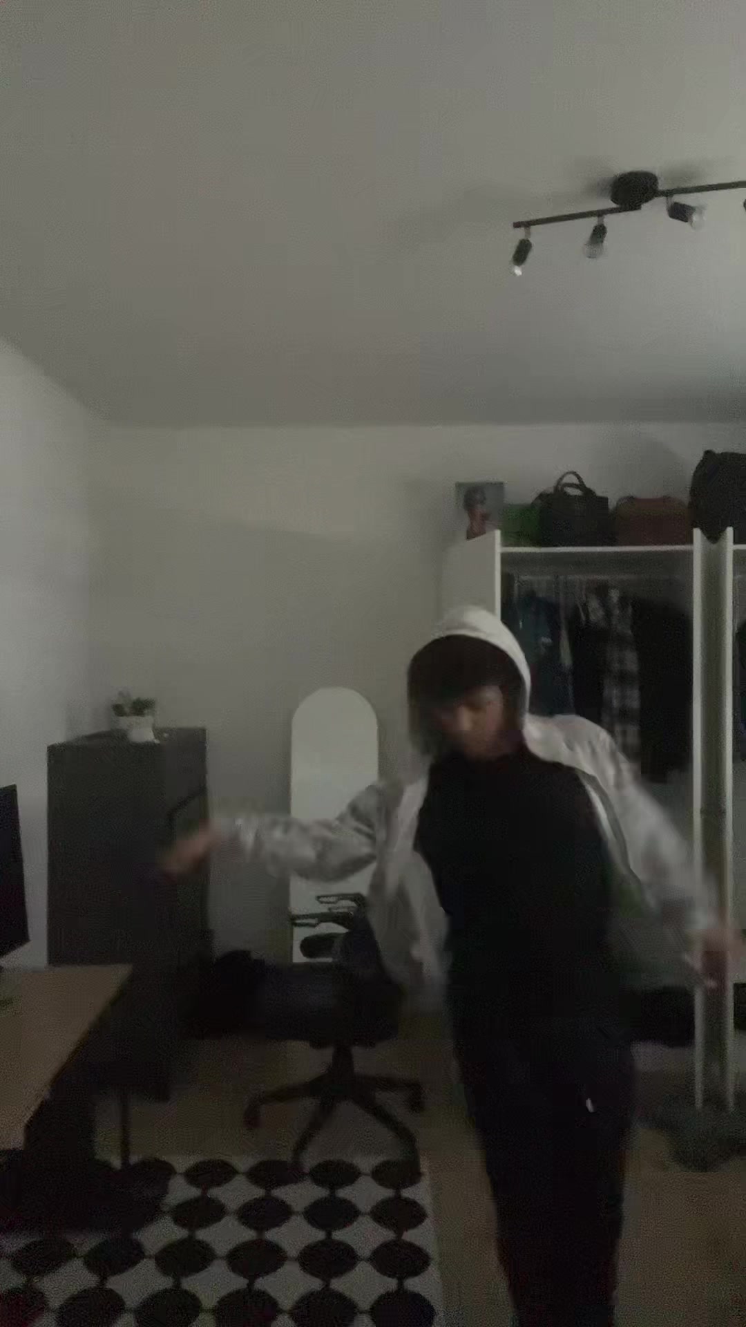 @CJ