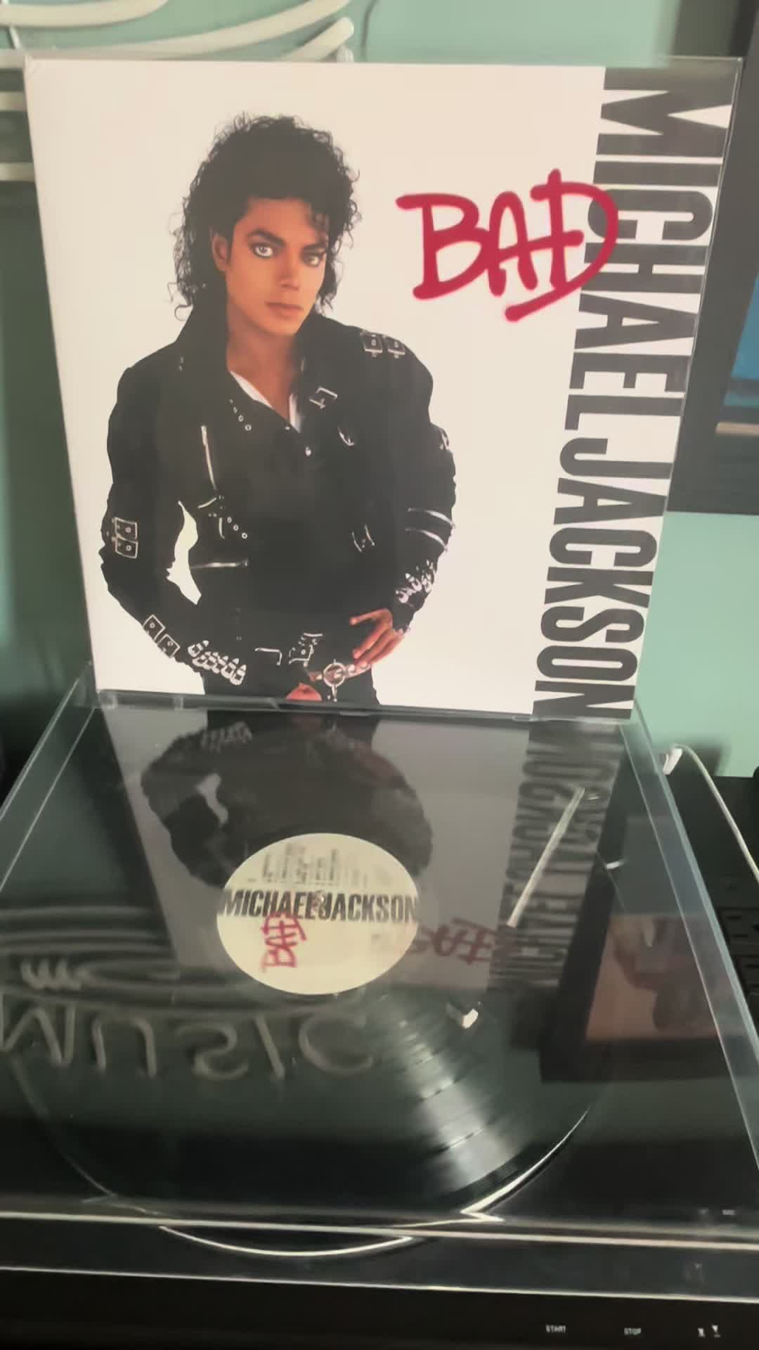 @Racheldj
