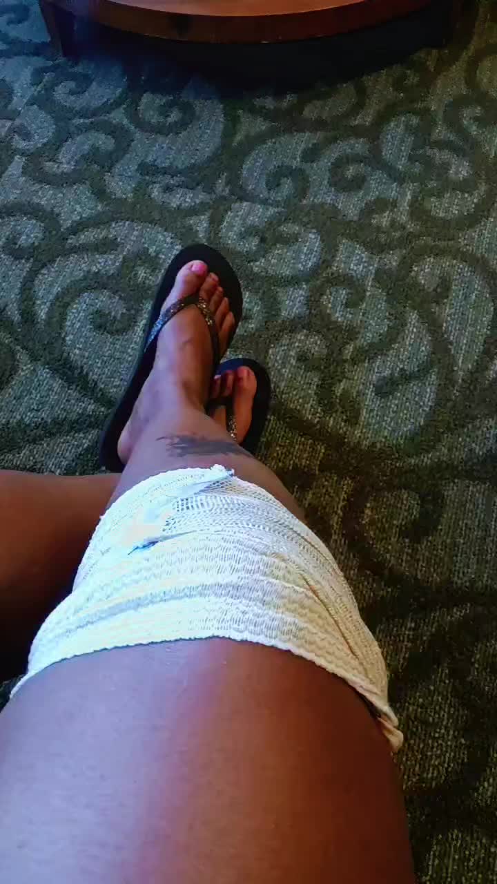 @prettyGirlHolly