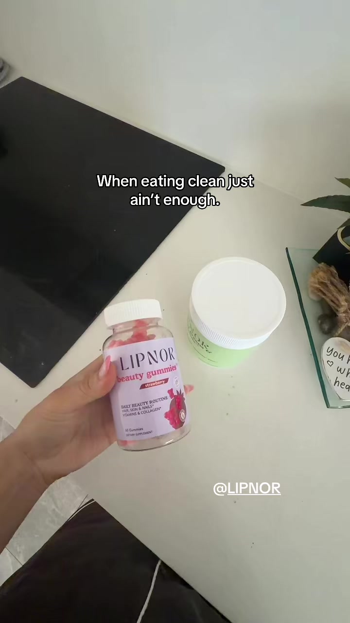 @D E R E L L E . A V E R Y