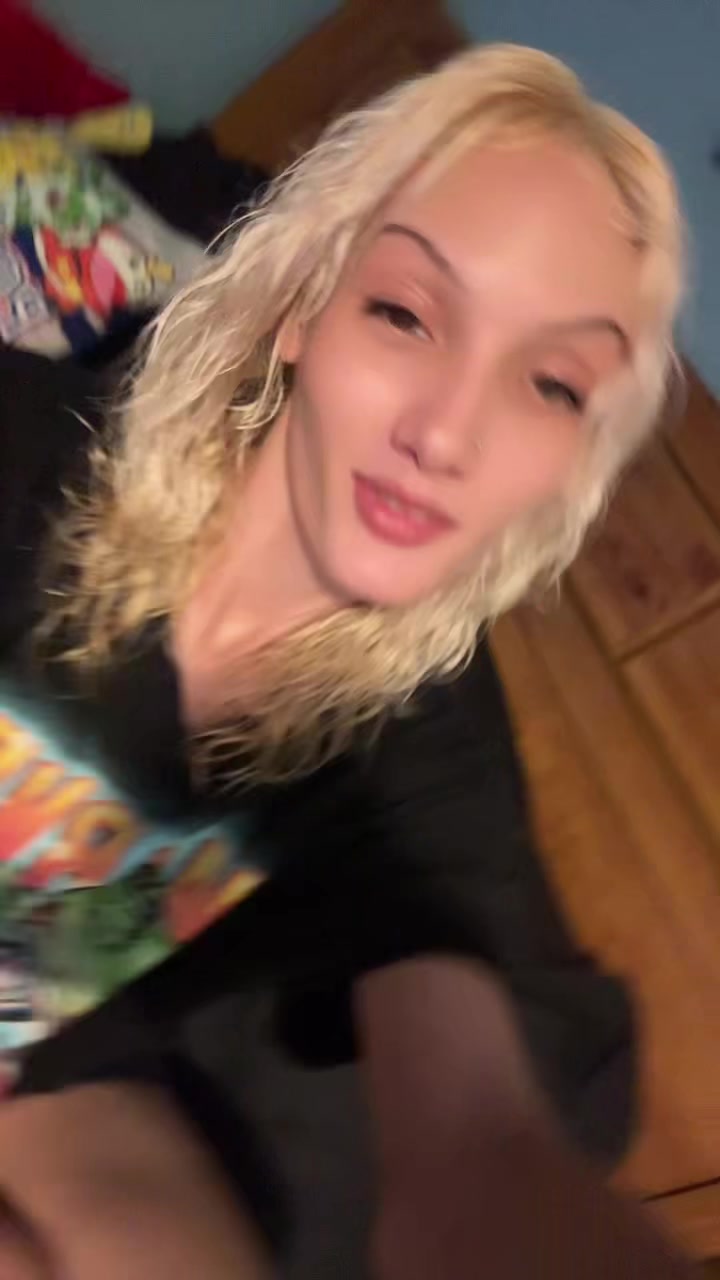 @hollywright23