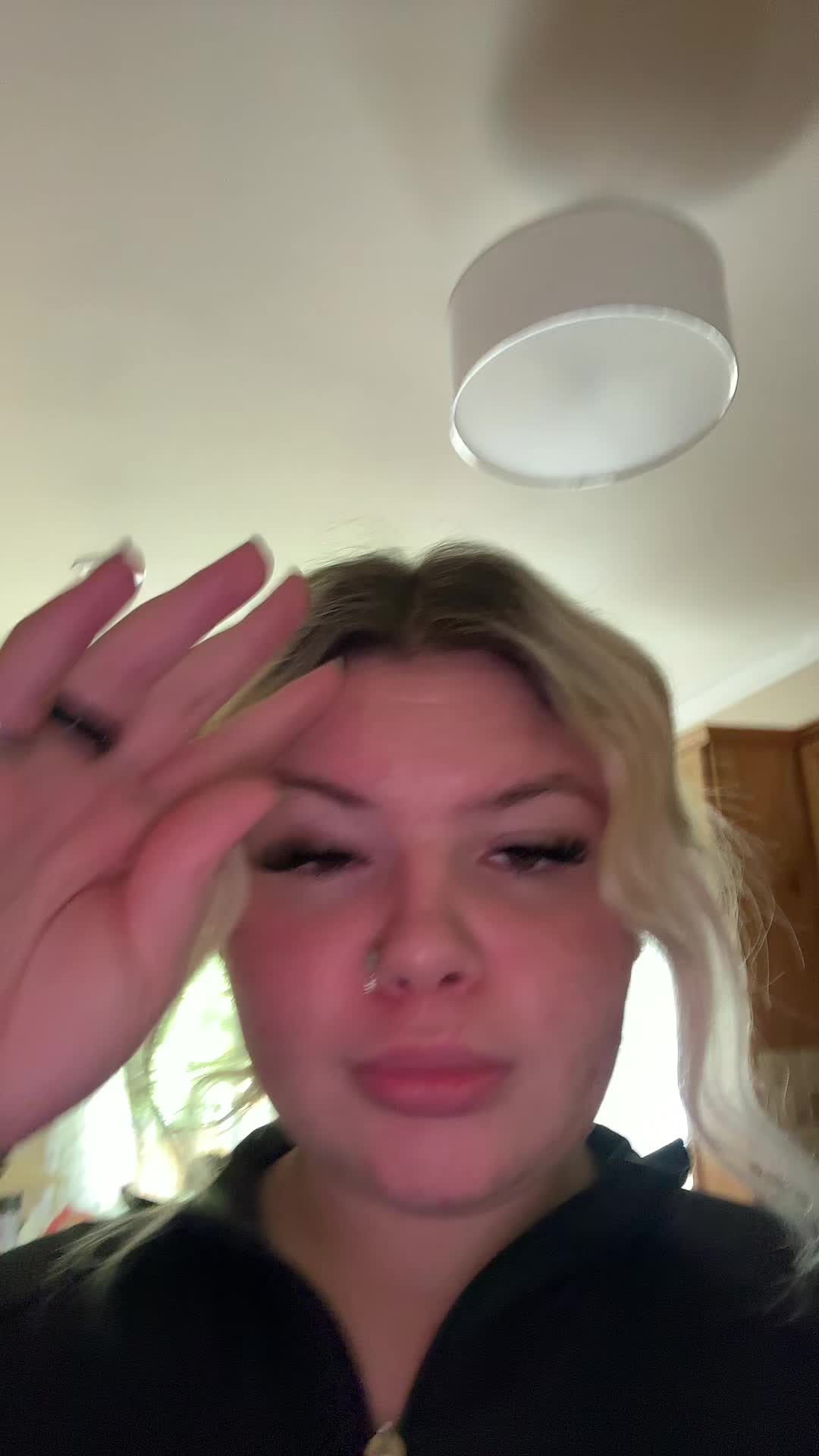 @Angel 🦋