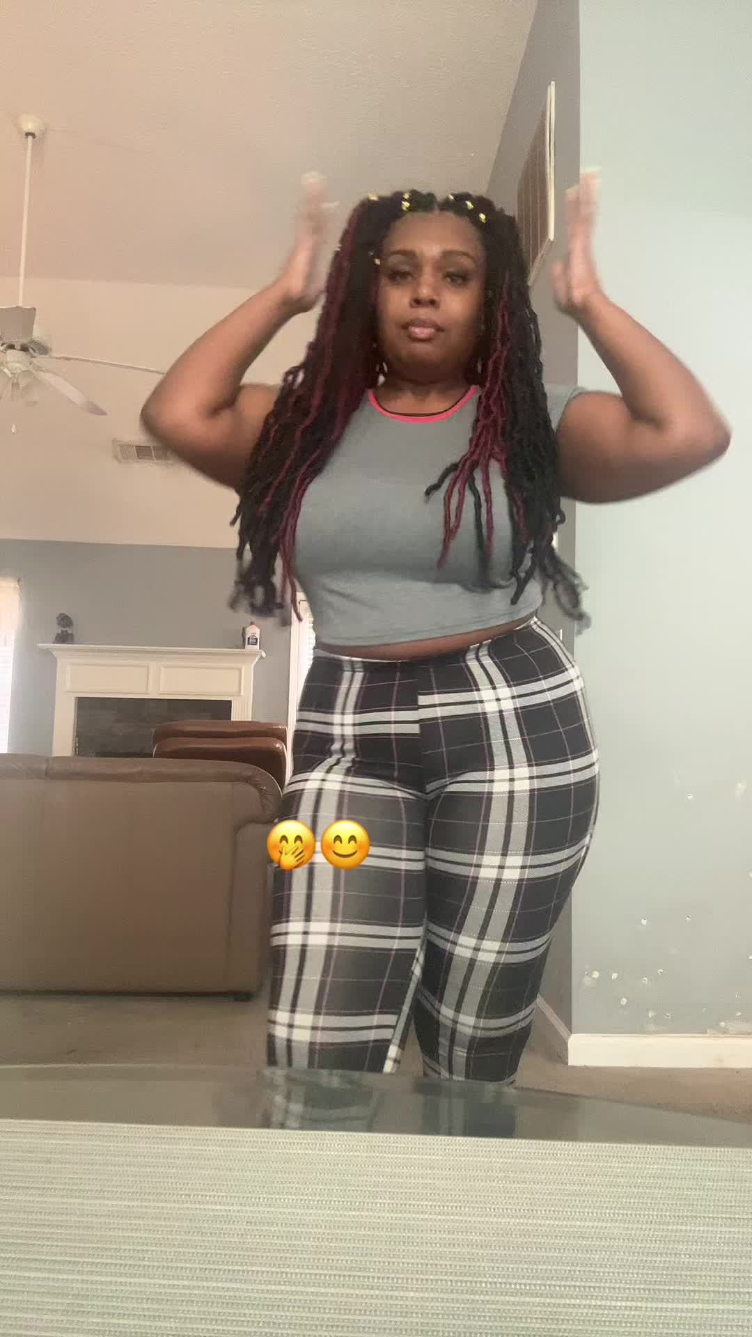 @Prettylil_ayanna15