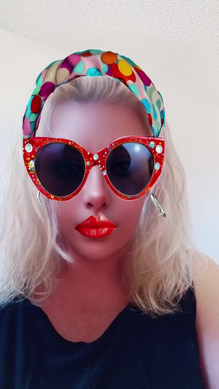 @LUCIOUSSTRAWBERRYKISSES🌈