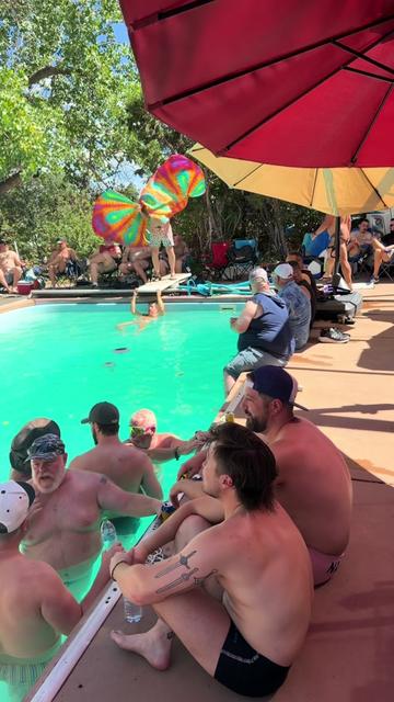 @hottubbears