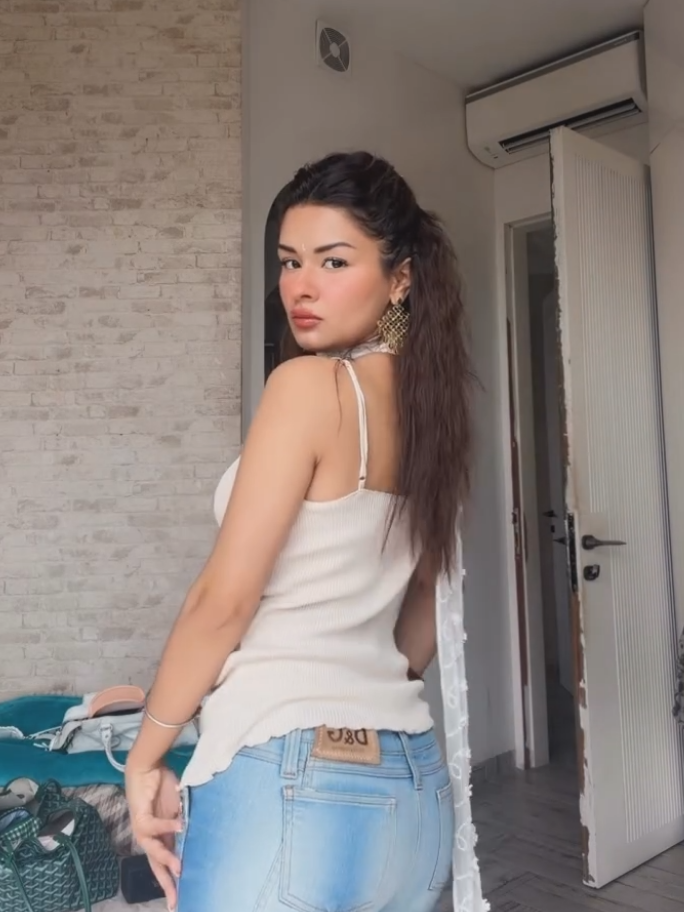 @Avneet Kaur 🔵