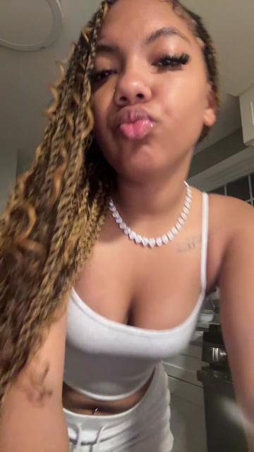 @lillyyjanesa