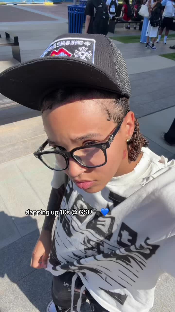 @shelovelayy