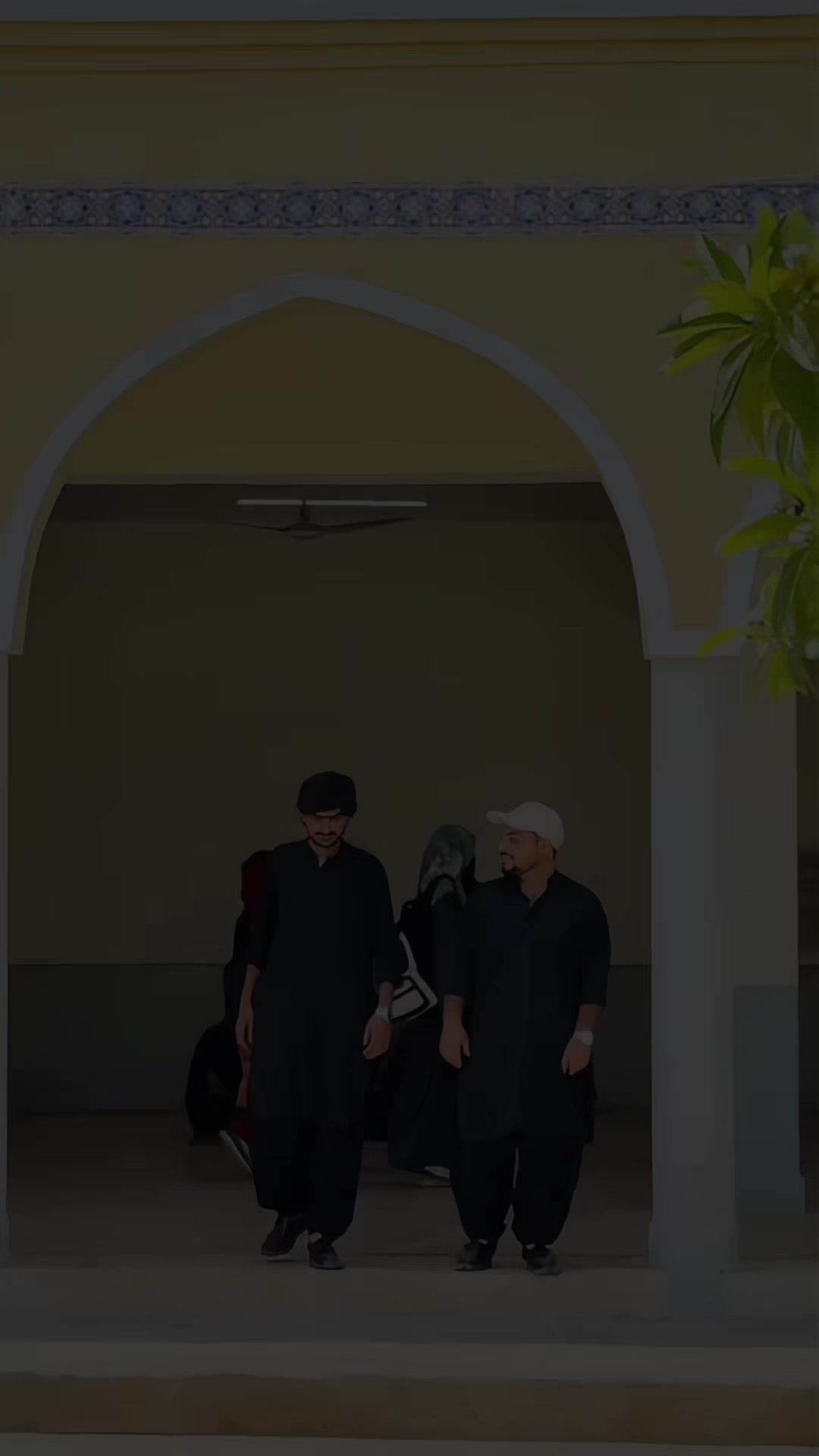 @𝐀𝐋𝐈 | 👑🖤 | برفت