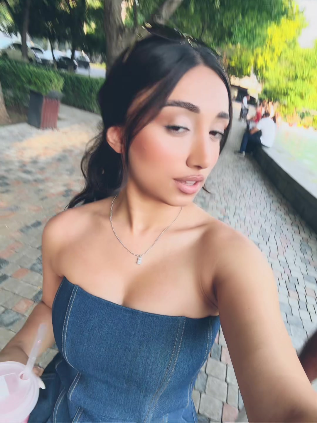 @𝐀𝐧𝐢.𝐉𝐨𝐮𝐫𝐧𝐚𝐥𝐢𝐬𝐭