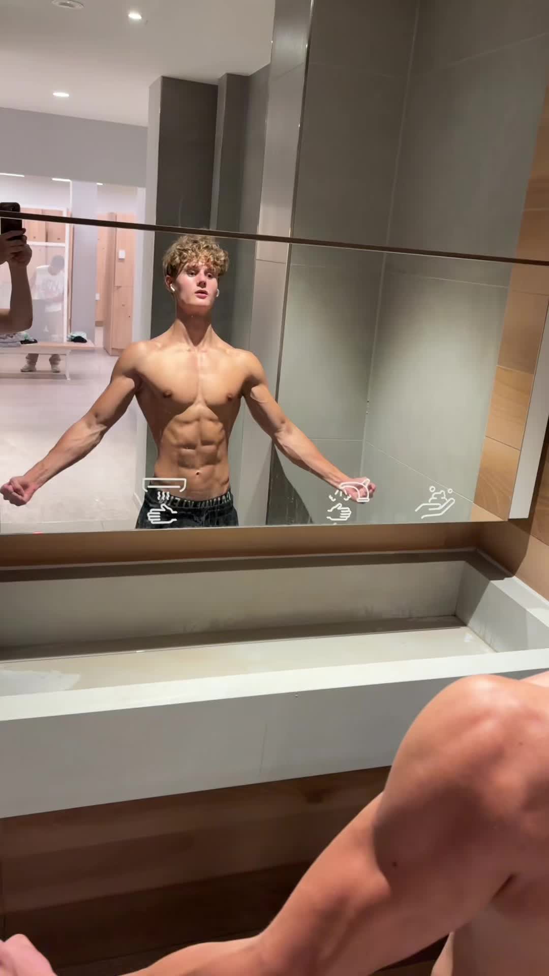 @Bela_Shredz