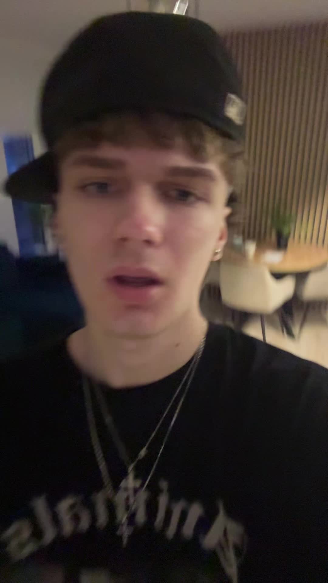 @wojtek