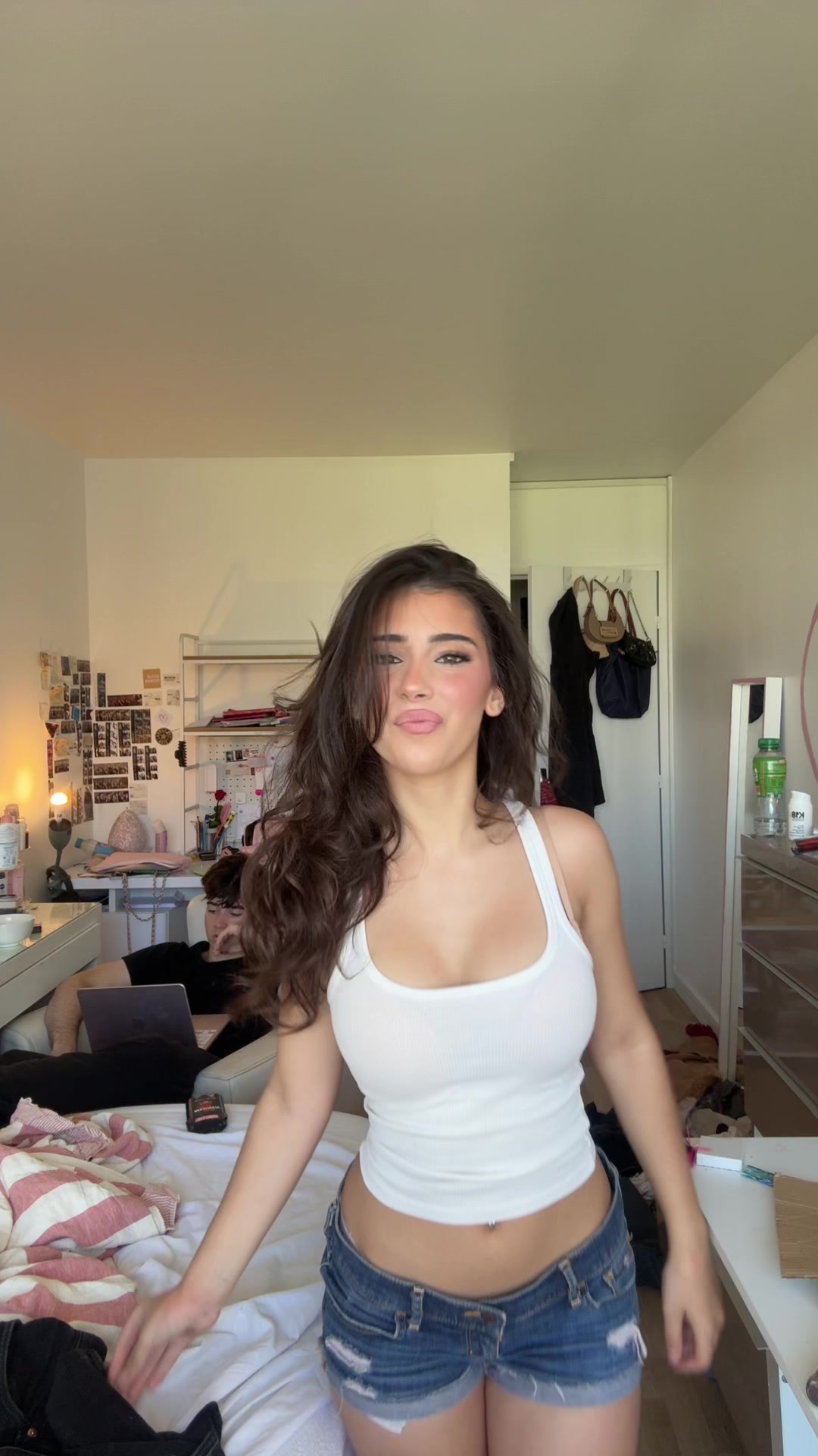 @whooischarlotte